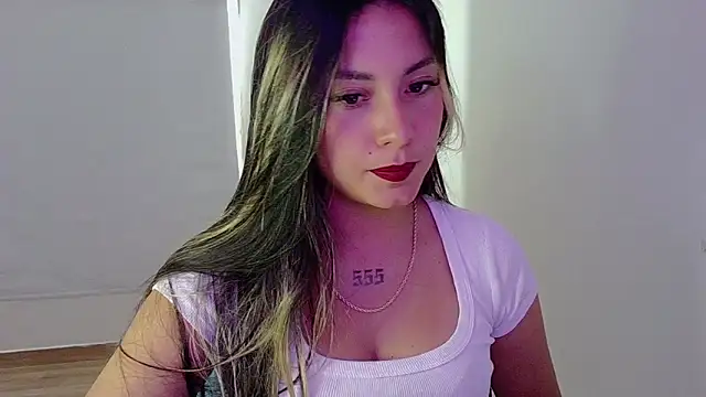 Lia 14  online show from February 2, 8:18 pm