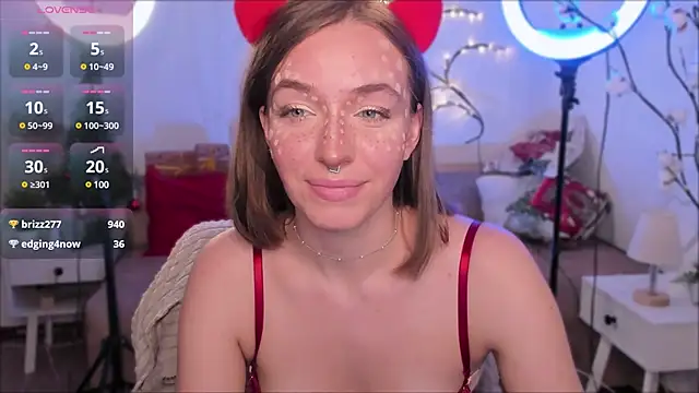 Eli Llie online show from December 25, 4:43 pm