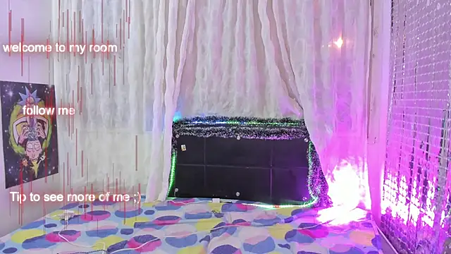 Snapshot of Megan_Miles02 chatting on December 19, 3:18 am Megan Miles02 online show from December 19, 3:18 am