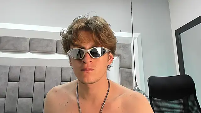 AnthonyAlso online show from October 5, 8:18 pm