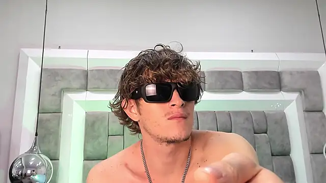 AnthonyAlso online show from October 18, 8:31 pm