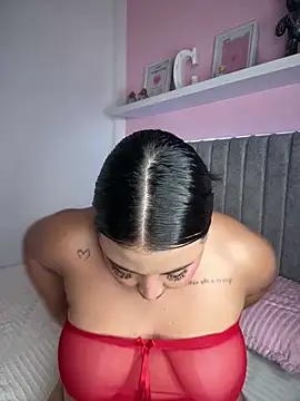 Snapshot of Emily_cooper20 chatting on January 14, 1:33 am Emily cooper20 online show from January 14, 1:33 am