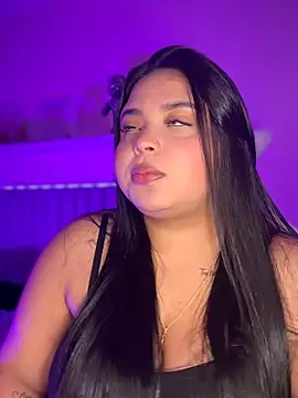 Snapshot of Emily_cooper20 chatting on February 18, 1:23 am Emily cooper20 online show from February 18, 1:23 am