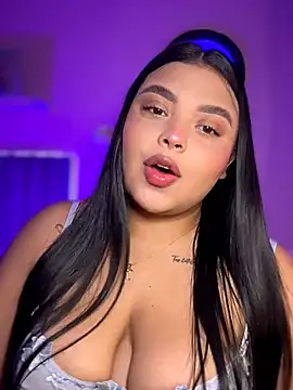 Snapshot of Emily_cooper20 chatting on March 31, 12:56 am Emily cooper20 online show from March 31, 12:56 am