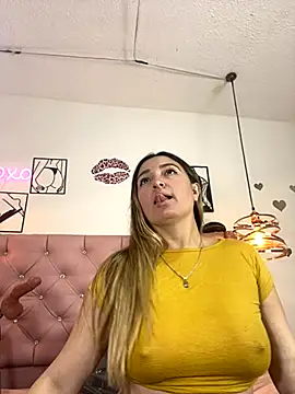 Snapshot of antonella87 chatting on September 22, 3:47 pm antonella87 online show from September 22, 3:47 pm