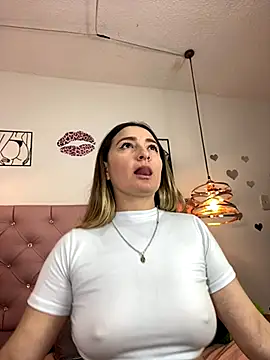 Snapshot of antonella87 chatting on October 10, 6:51 pm antonella87 online show from October 10, 6:51 pm