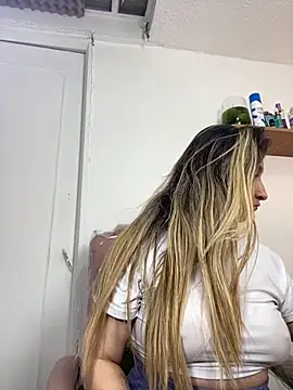 Snapshot of antonella87 chatting on October 14, 9:04 pm antonella87 online show from October 14, 9:04 pm