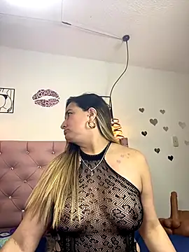 Snapshot of antonella87 chatting on October 28, 9:50 pm antonella87 online show from October 28, 9:50 pm