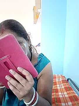 Snapshot of reemacouple007 chatting on October 25, 7:27 am reemacouple007 online show from October 25, 7:27 am