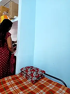 Snapshot of reemacouple007 chatting on October 29, 7:21 am reemacouple007 online show from October 29, 7:21 am