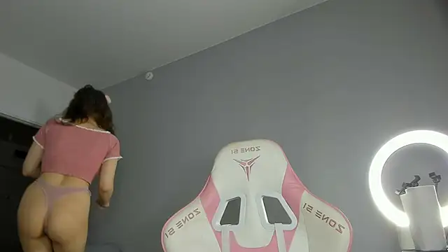 Snapshot of dolly_ll chatting on February 13, 1:26 pm dolly ll online show from February 13, 1:26 pm