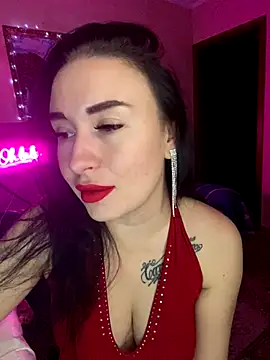 Roxana Bell online show from December 3, 9:45 pm