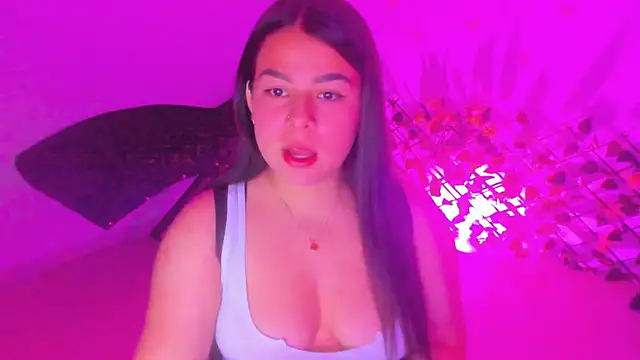 Snapshot of little_tifanny82 chatting on April 23, 2:19 pm little tifanny82 online show from April 23, 2:19 pm