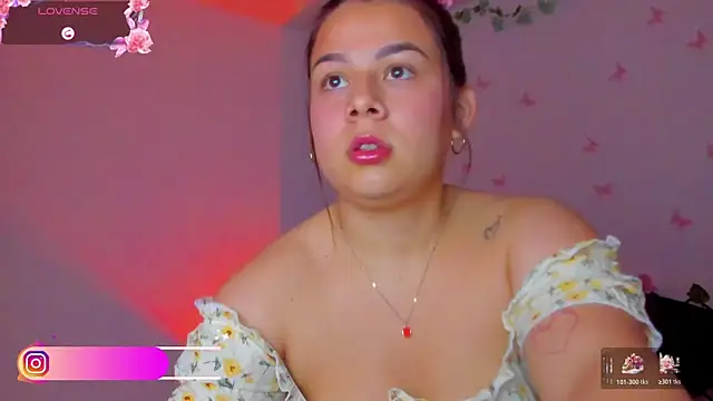 Snapshot of little_tifanny82 chatting on May 13, 2:36 pm little tifanny82 online show from May 13, 2:36 pm