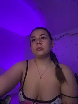 Snapshot of little_tifanny82 chatting on May 22, 2:33 pm little tifanny82 online show from May 22, 2:33 pm