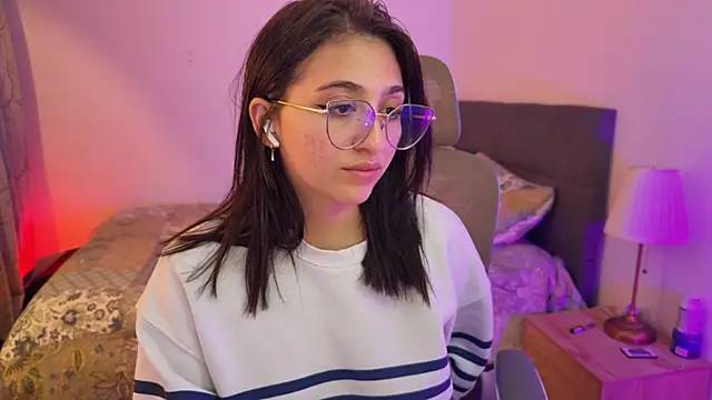 Snapshot of zoe_moon18 chatting on September 30, 5:45 am zoe moon18 online show from September 30, 5:45 am