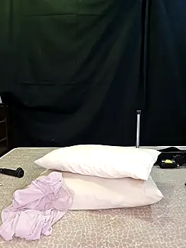 Snapshot of Blossam_07 chatting on December 13, 4:27 pm Blossam 07 online show from December 13, 4:27 pm