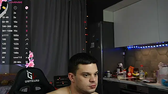 Snapshot of danielkraigforu chatting on January 2, 2:33 am danielkraigforu online show from January 2, 2:33 am