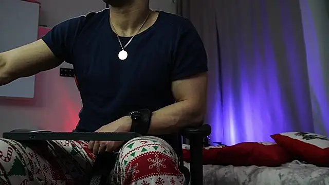 Snapshot of danielkraigforu chatting on February 28, 8:39 pm danielkraigforu online show from February 28, 8:39 pm