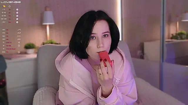 LissaLarsson  online show from January 4, 11:11 am