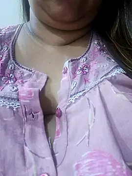 Snapshot of Ravina_patil1 chatting on December 19, 10:28 pm Ravina patil1 online show from December 19, 10:28 pm