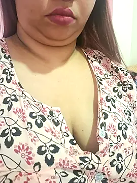 Snapshot of Ravina_patil1 chatting on April 1, 8:04 am Ravina patil1 online show from April 1, 8:04 am