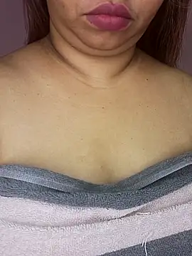 Snapshot of Ravina_patil1 chatting on April 1, 2:47 pm Ravina patil1 online show from April 1, 2:47 pm