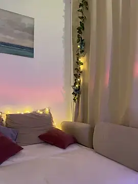 LunaRase online show from January 11, 12:50 pm