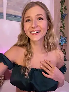 LunaRase online show from February 15, 2:22 pm