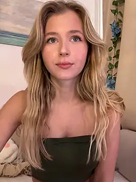 LunaRase online show from February 18, 10:38 am