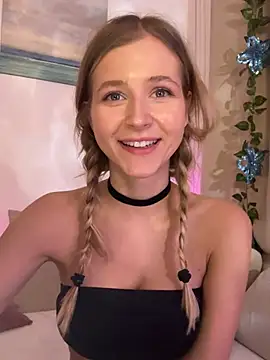 LunaRase online show from February 20, 5:40 pm