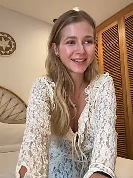 LunaRase online show from March 8, 6:54 am