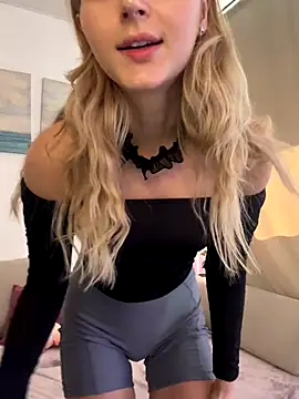 LunaRase online show from October 2, 10:33 am