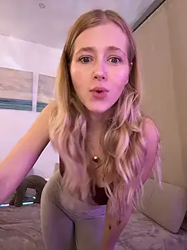 LunaRase online show from November 9, 3:32 pm