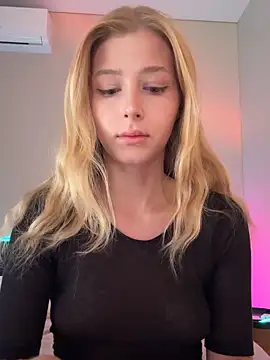 LunaRase online show from March 15, 9:26 am