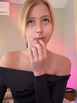 LunaRase online show from March 20, 10:09 am