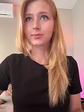 LunaRase online show from March 23, 8:29 am