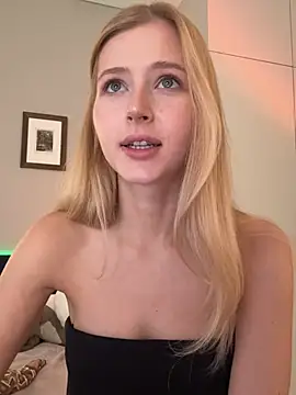 LunaRase online show from March 27, 9:21 am