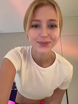 LunaRase online show from March 29, 9:53 am