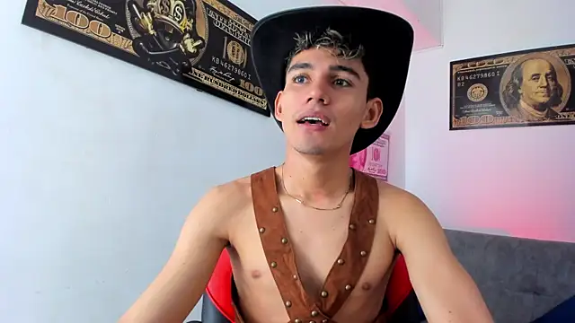 EstebanPerez  online show from December 30, 12:20 pm