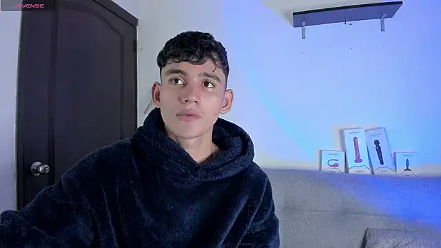 EstebanPerez  online show from February 5, 10:22 pm