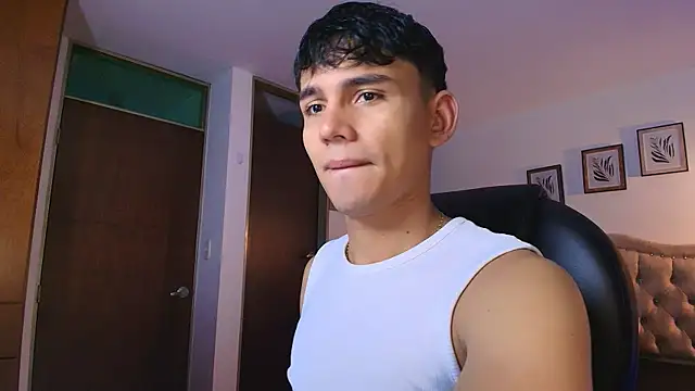 EstebanPerez  online show from October 22, 10:48 am