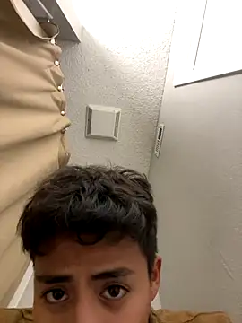 Snapshot of carlozxyz337 chatting on December 6, 3:41 am carlozxyz337 online show from December 6, 3:41 am