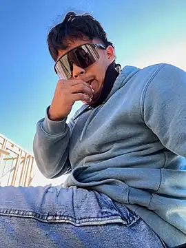 Snapshot of carlozxyz337 chatting on December 19, 7:51 pm carlozxyz337 online show from December 19, 7:51 pm