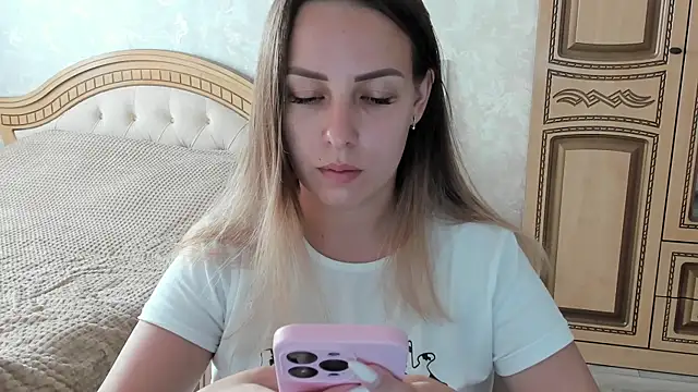 Snapshot of Mia_shy1 chatting on November 1, 7:43 am Mia shy1 online show from November 1, 7:43 am