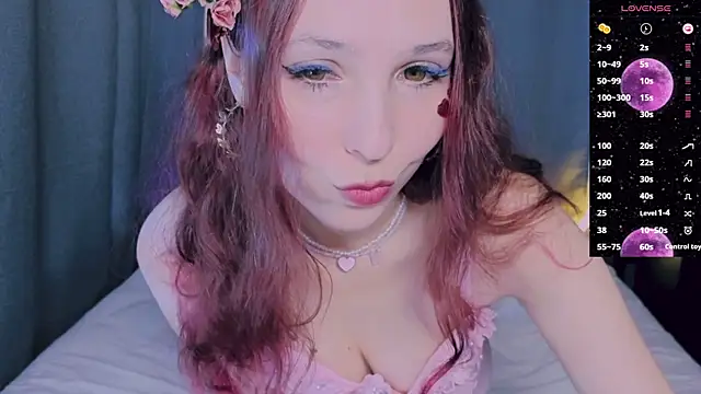 Snapshot of Lucy_Millss chatting on February 15, 8:22 am Lucy Millss online show from February 15, 8:22 am