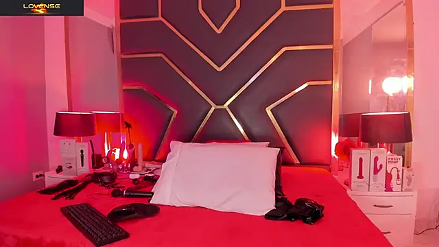 Snapshot of Scarlettt_Ass chatting on September 18, 12:18 pm Scarlettt Ass online show from September 18, 12:18 pm