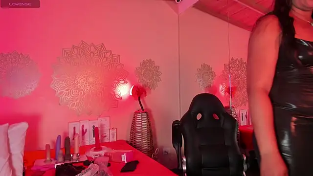 Snapshot of Scarlettt_Ass chatting on September 19, 12:28 pm Scarlettt Ass online show from September 19, 12:28 pm