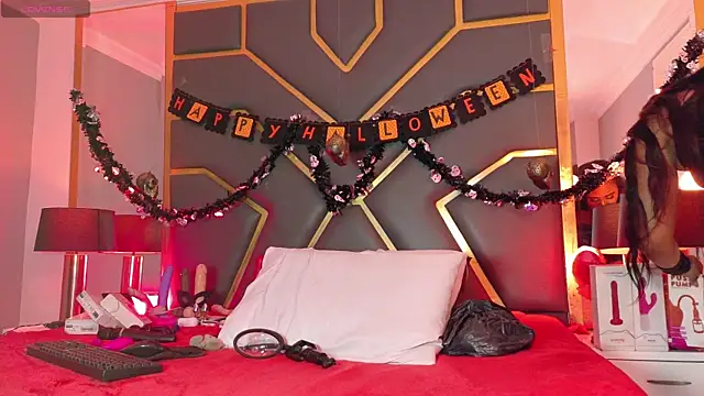 Snapshot of Scarlettt_Ass chatting on October 31, 12:50 pm Scarlettt Ass online show from October 31, 12:50 pm