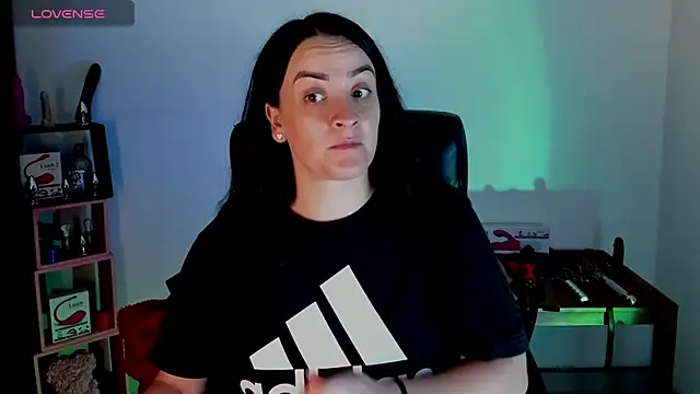 Snapshot of sara_goodgirl13 chatting on September 21, 3:24 pm sara goodgirl13 online show from September 21, 3:24 pm